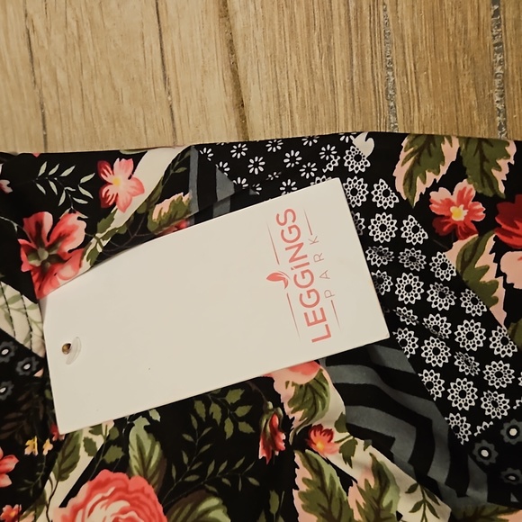 NWT!! Leggings Park women's Leggings plus size - Picture 3 of 4